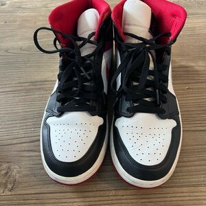Nike Men's Sneakers in Black, White, and Red